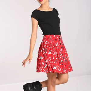 Emmylou est une jolie jupe rouge avec des motifs cowboy noir et blanc.